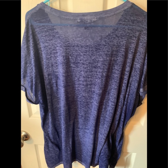 Plus size pocket tee - Picture 2 of 3